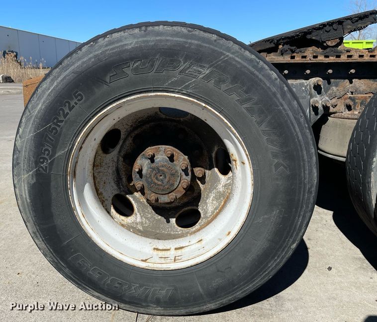 image for item LJ9556 2007 Sterling  semi truck