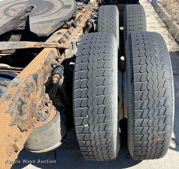 image for item LJ9556 2007 Sterling  semi truck