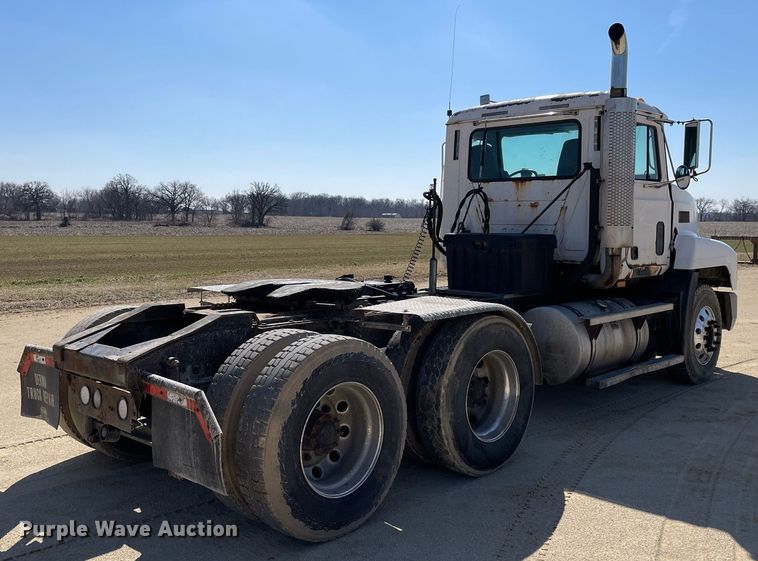 image for item LJ9586 1998 Mack CH613  semi truck