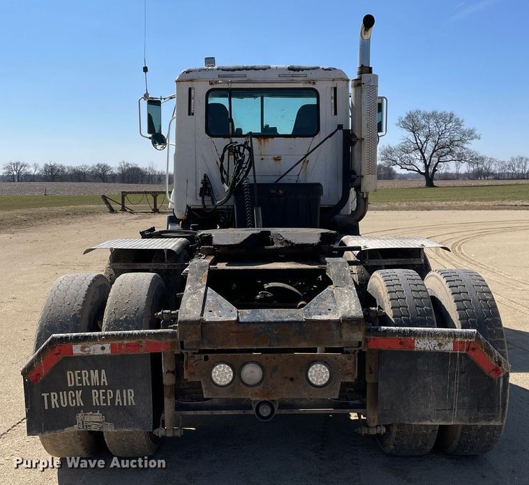 image for item LJ9586 1998 Mack CH613  semi truck