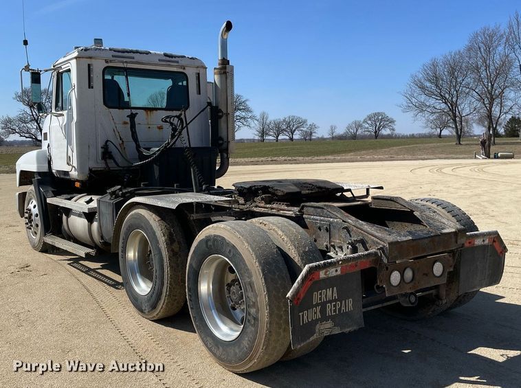 image for item LJ9586 1998 Mack CH613  semi truck