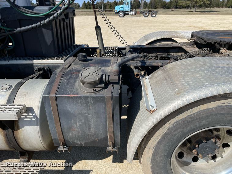 image for item LJ9586 1998 Mack CH613  semi truck