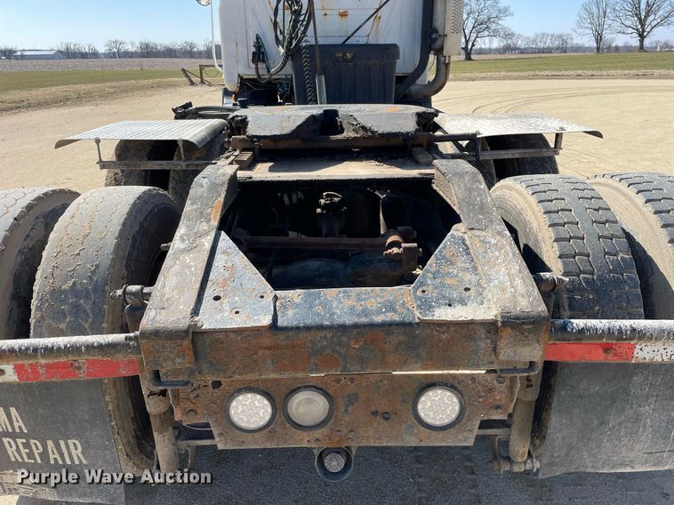 image for item LJ9586 1998 Mack CH613  semi truck