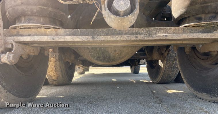 image for item LJ9586 1998 Mack CH613  semi truck