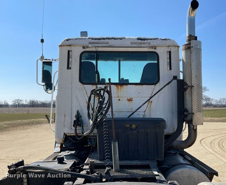 image for item LJ9586 1998 Mack CH613  semi truck