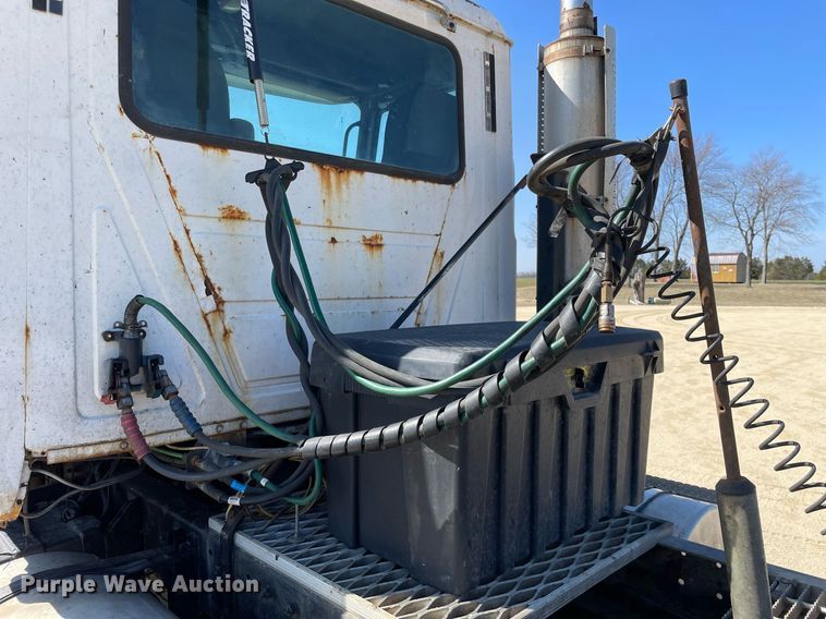 image for item LJ9586 1998 Mack CH613  semi truck