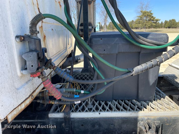 image for item LJ9586 1998 Mack CH613  semi truck