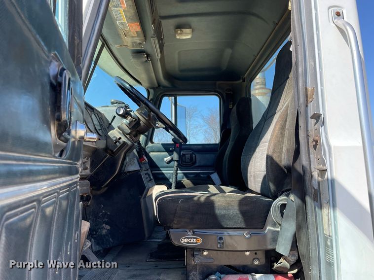 image for item LJ9586 1998 Mack CH613  semi truck