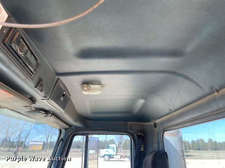 image for item LJ9586 1998 Mack CH613  semi truck