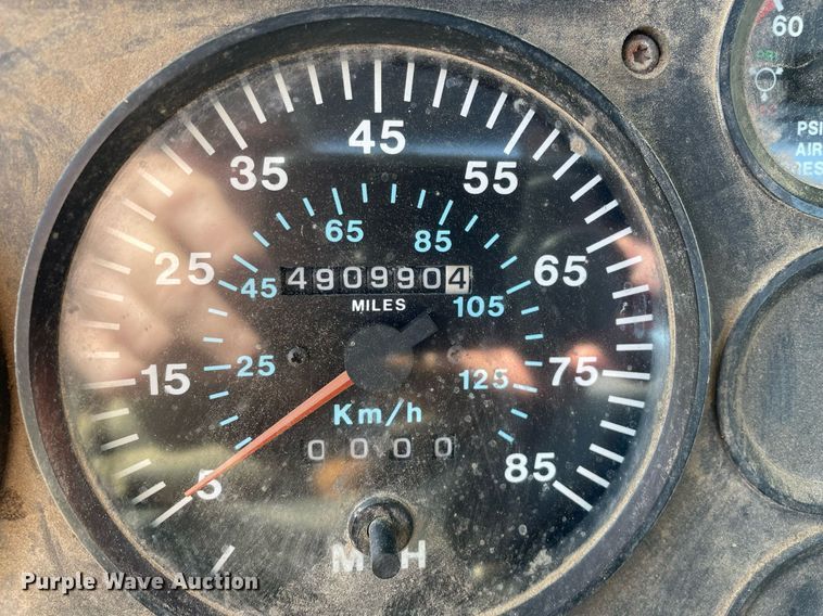 image for item LJ9586 1998 Mack CH613  semi truck