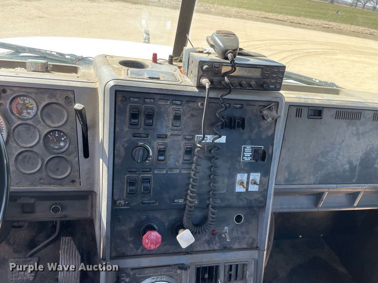 image for item LJ9586 1998 Mack CH613  semi truck