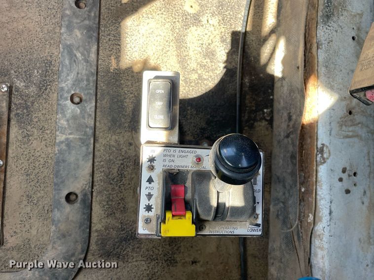 image for item LJ9586 1998 Mack CH613  semi truck