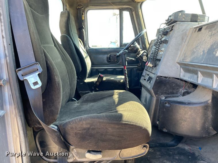 image for item LJ9586 1998 Mack CH613  semi truck