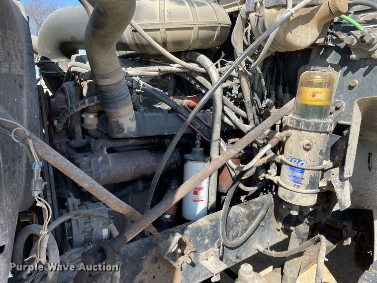 image for item LJ9586 1998 Mack CH613  semi truck