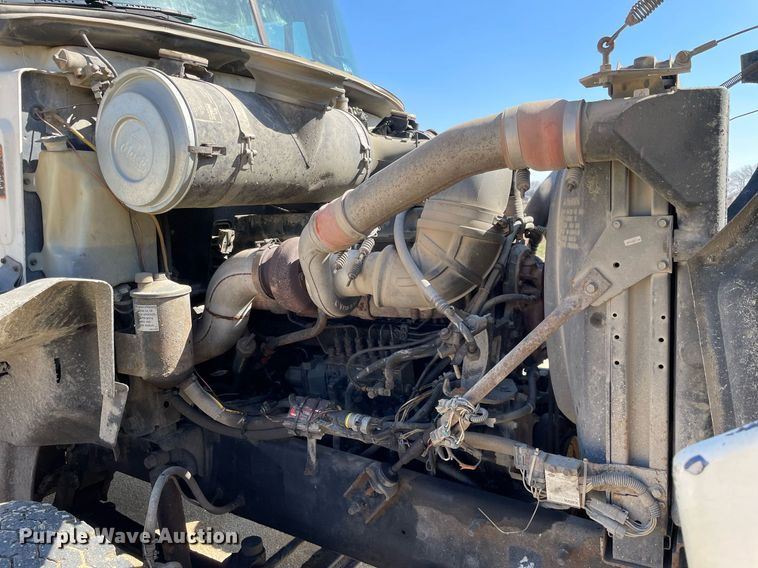 image for item LJ9586 1998 Mack CH613  semi truck