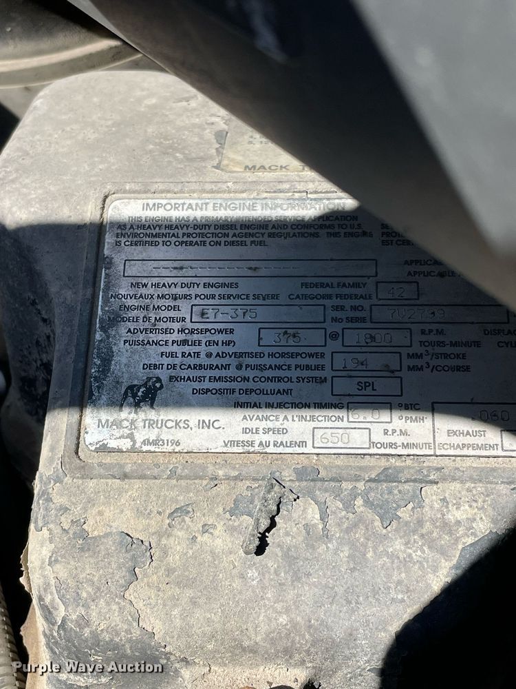 image for item LJ9586 1998 Mack CH613  semi truck