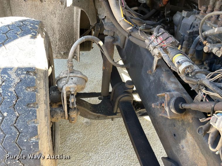 image for item LJ9586 1998 Mack CH613  semi truck