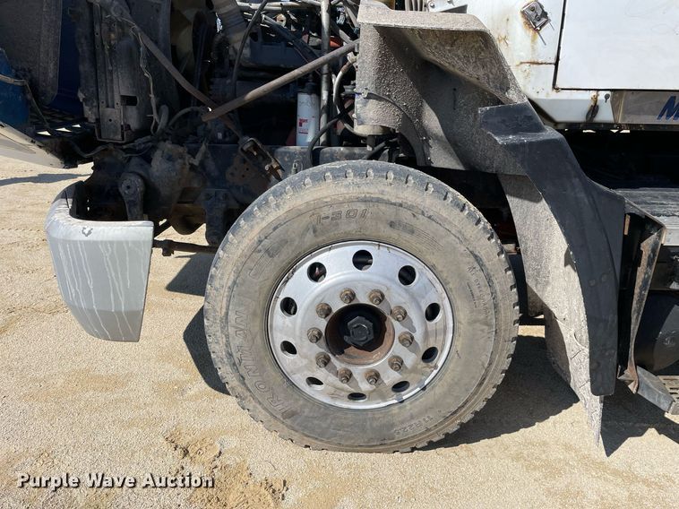 image for item LJ9586 1998 Mack CH613  semi truck