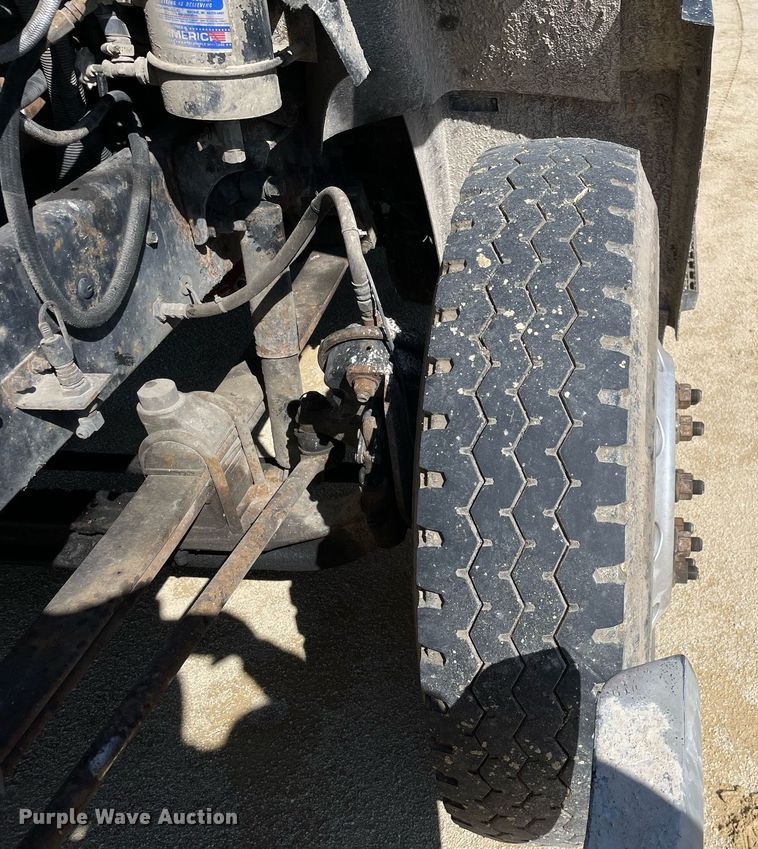 image for item LJ9586 1998 Mack CH613  semi truck