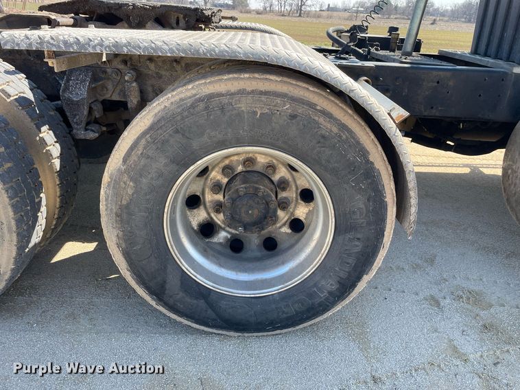 image for item LJ9586 1998 Mack CH613  semi truck