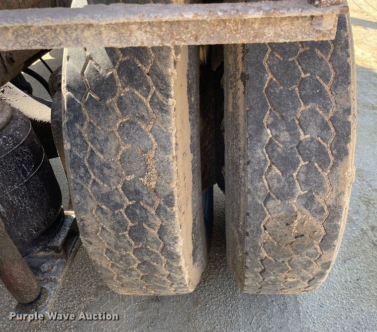 image for item LJ9586 1998 Mack CH613  semi truck