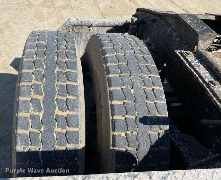 image for item LJ9586 1998 Mack CH613  semi truck