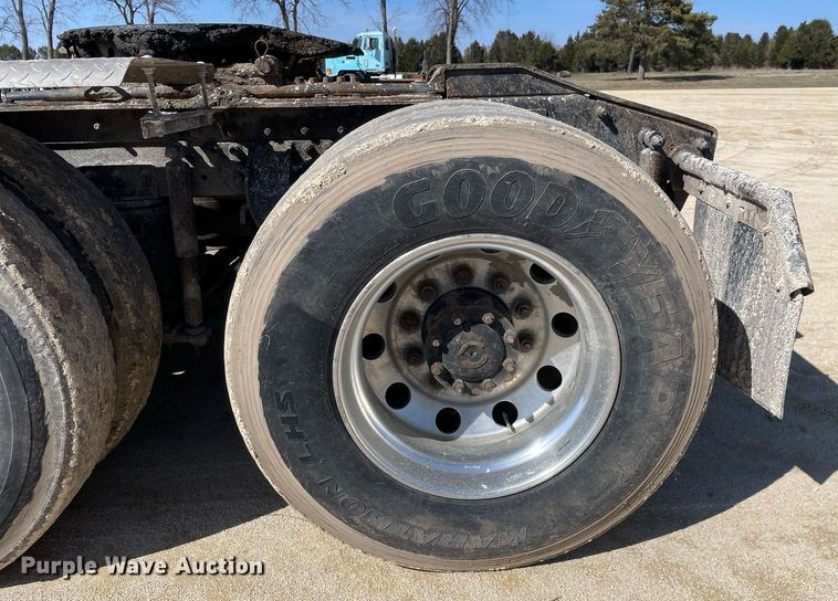 image for item LJ9586 1998 Mack CH613  semi truck