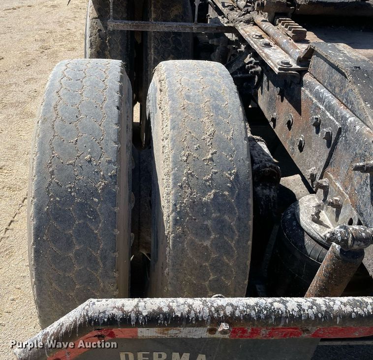 image for item LJ9586 1998 Mack CH613  semi truck