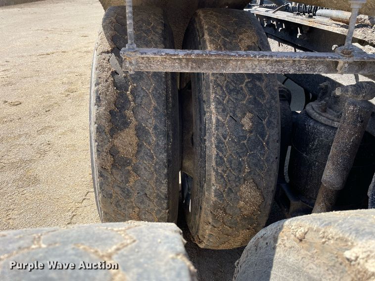 image for item LJ9586 1998 Mack CH613  semi truck