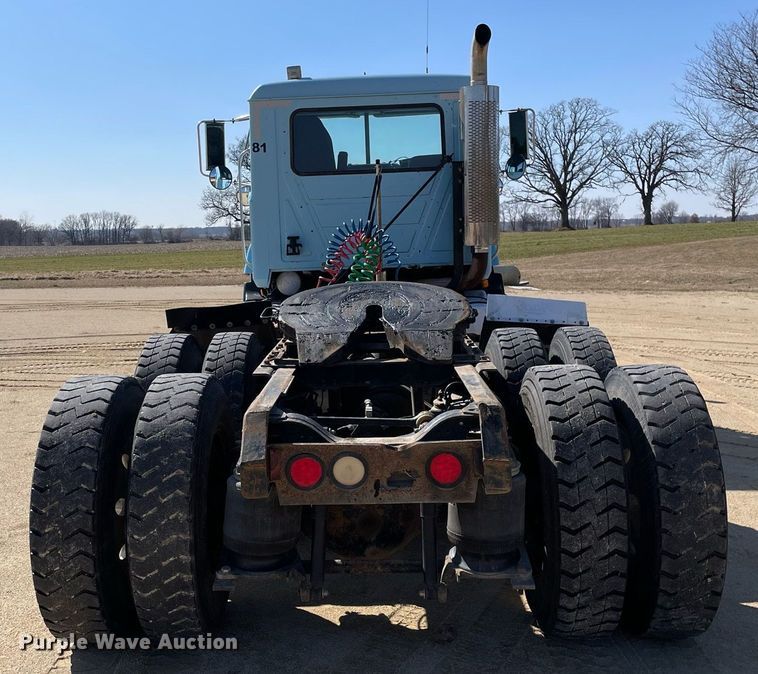 image for item LJ9587 1994 Mack CH613  semi truck