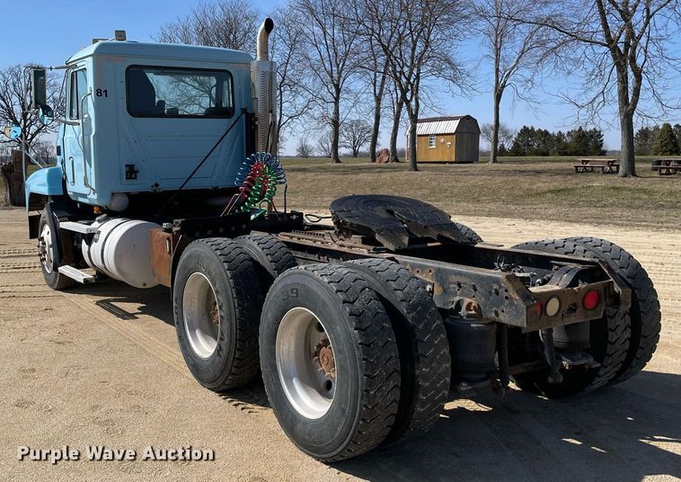 image for item LJ9587 1994 Mack CH613  semi truck