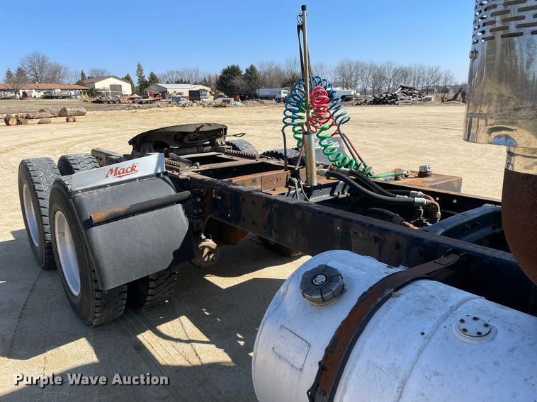 image for item LJ9587 1994 Mack CH613  semi truck