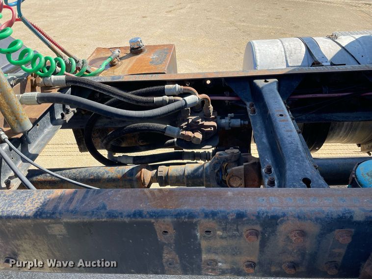 image for item LJ9587 1994 Mack CH613  semi truck