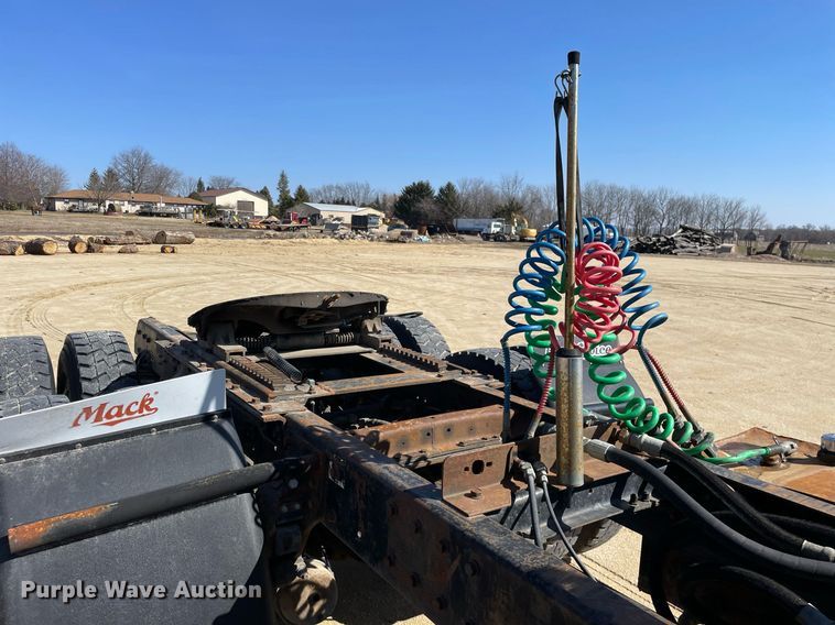 image for item LJ9587 1994 Mack CH613  semi truck