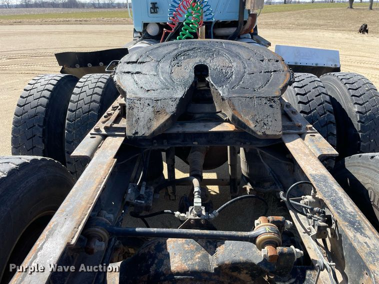 image for item LJ9587 1994 Mack CH613  semi truck