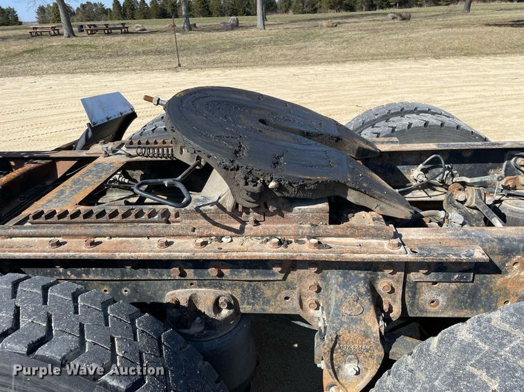 image for item LJ9587 1994 Mack CH613  semi truck