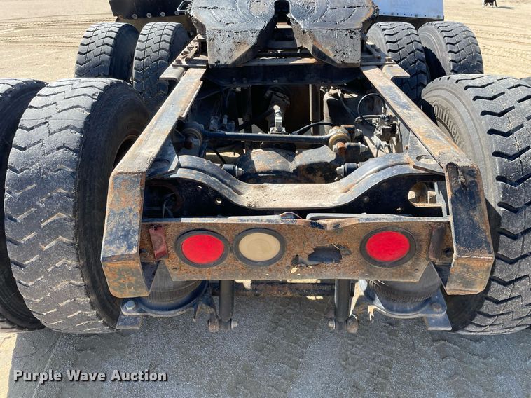 image for item LJ9587 1994 Mack CH613  semi truck