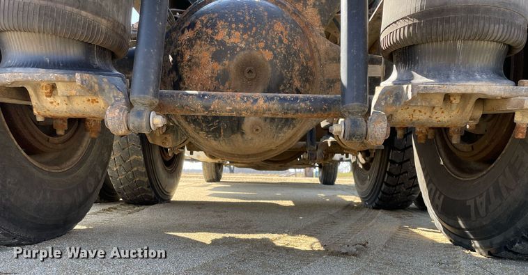 image for item LJ9587 1994 Mack CH613  semi truck