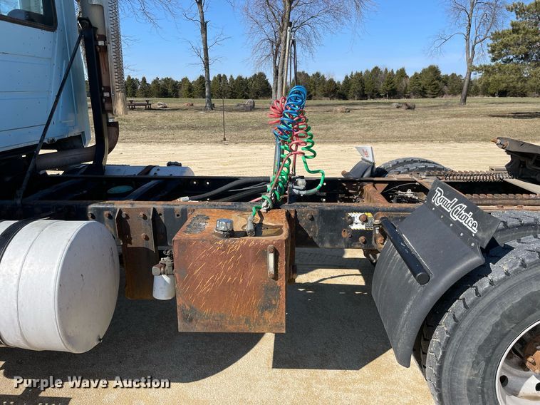 image for item LJ9587 1994 Mack CH613  semi truck