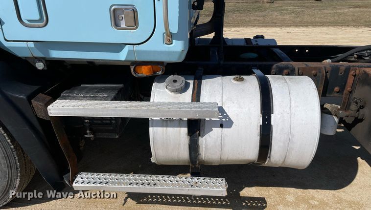 image for item LJ9587 1994 Mack CH613  semi truck