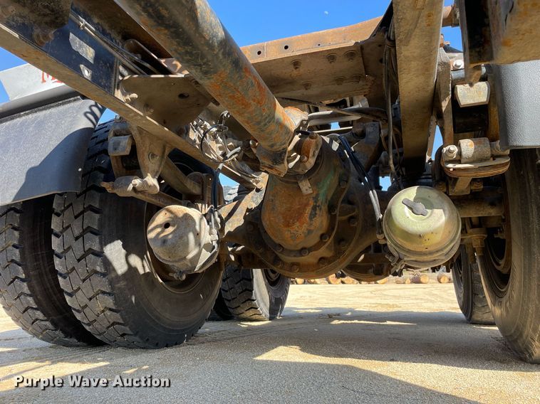 image for item LJ9587 1994 Mack CH613  semi truck