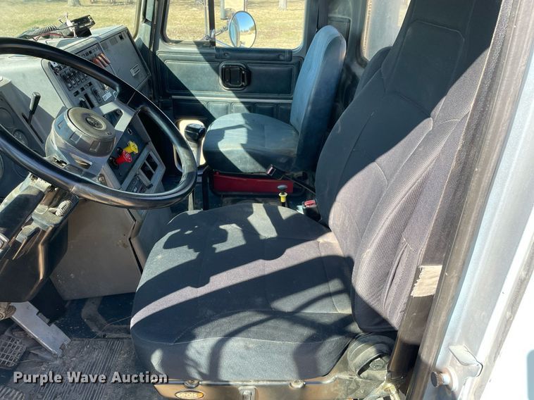 image for item LJ9587 1994 Mack CH613  semi truck