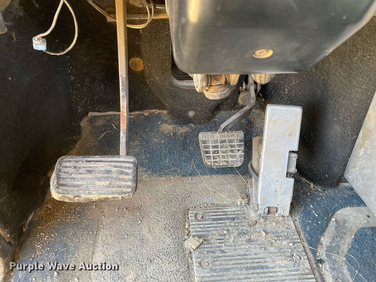 image for item LJ9587 1994 Mack CH613  semi truck