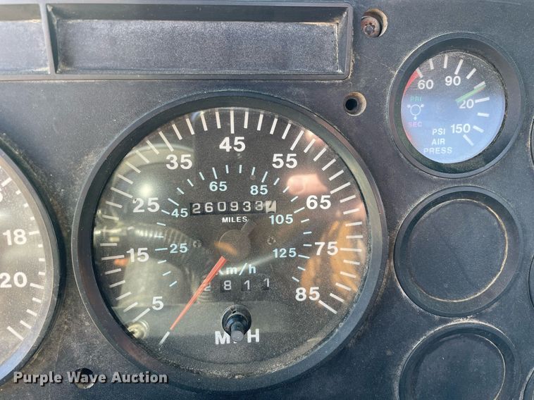 image for item LJ9587 1994 Mack CH613  semi truck