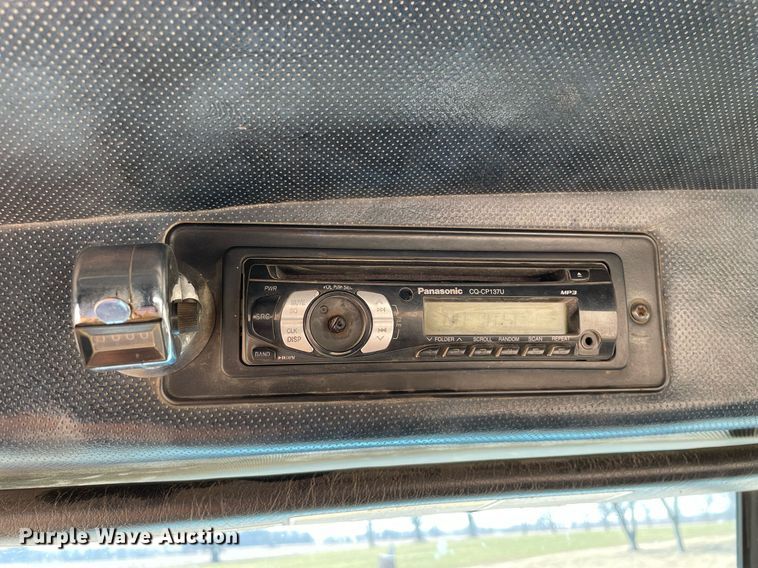 image for item LJ9587 1994 Mack CH613  semi truck