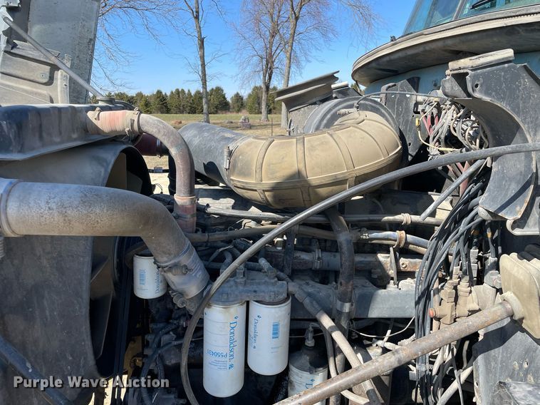 image for item LJ9587 1994 Mack CH613  semi truck