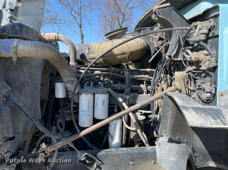 image for item LJ9587 1994 Mack CH613  semi truck