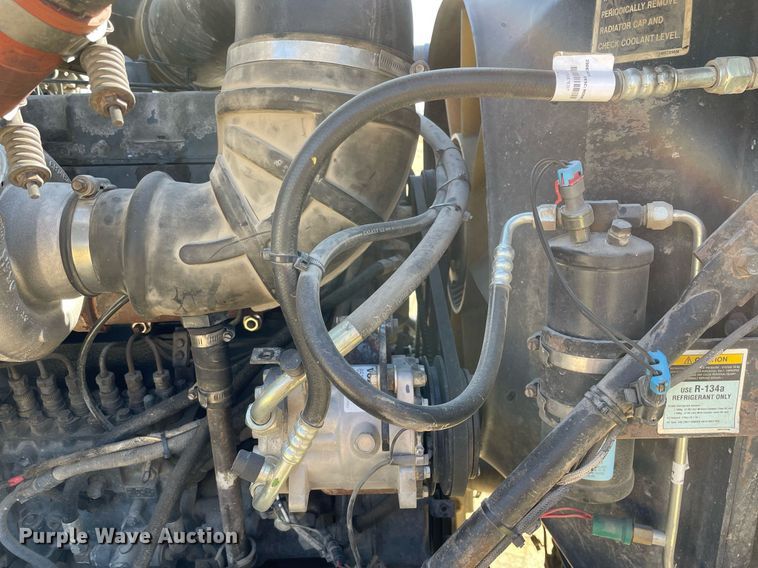 image for item LJ9587 1994 Mack CH613  semi truck