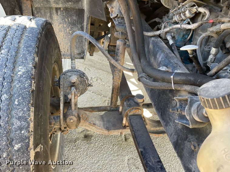 image for item LJ9587 1994 Mack CH613  semi truck