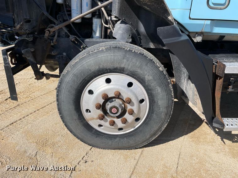 image for item LJ9587 1994 Mack CH613  semi truck